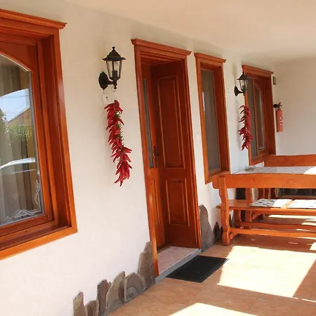 Laura Apartman *