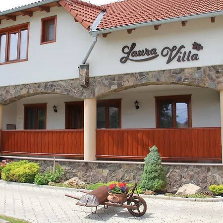 Laura * Veľký Meder